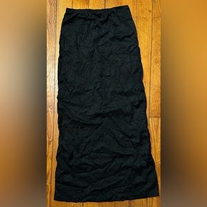 Nicole Miller Classic New York long skirt. Unique crepe material. Black size M